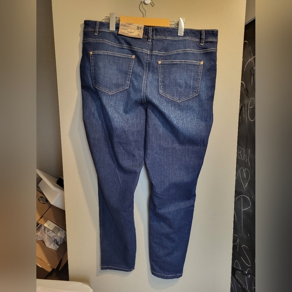 NEW DC Jeans Blue Womem Jeans, Size 20P - Picture 3 of 8